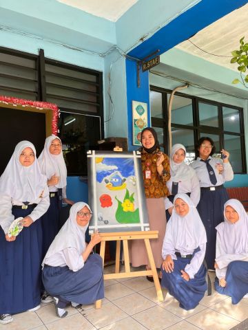 Kegiatan Literasi Seni Budaya: Mengenal Pengaruh Cahaya terhadap Warna di SMPN 216 Jakarta