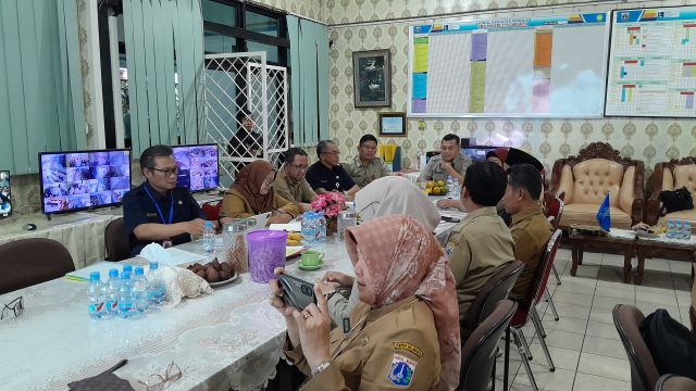 Kunjungan dan Pembinaan Sekretaris Kota Administrasi Jakarta Pusat di SMPN 216