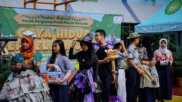 Gelar Pameran Karya Kreatif: Dari Sampah Menjadi Karya Seni
